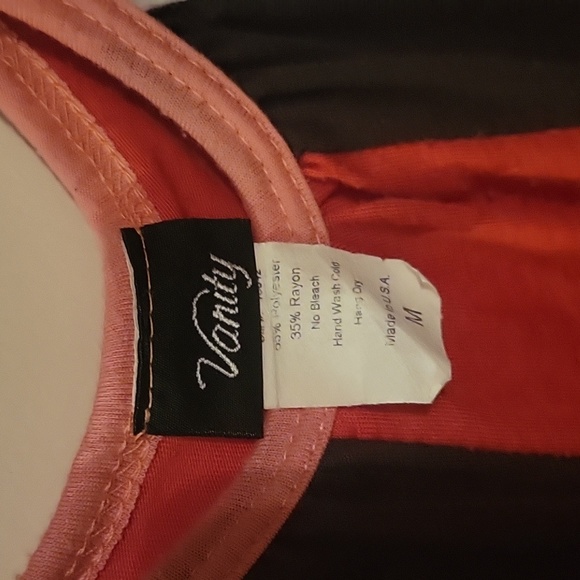 Cute cross back and flutter sleeve top! Vanity- size M - Picture 4 of 4